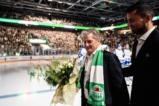 Rögles tidigare ordförande Håkan Eriksson tackas av