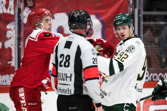 Timrås Linus Eriksson och Färjestads Lucas Forsell