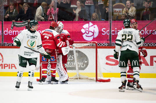 Timrås målvakt Jacob Johansson och Marcus Hardegård