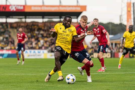 Mjällbys Uba Charles Nwokoma och Östers Daniel Ask