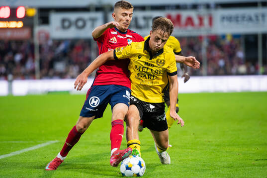Östers IFs Anssi Suhonen och Mjällby AIFs Ludwig