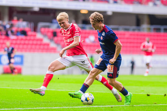Kalmars Rony Jansson och Sandvikens IFs Victor Backman