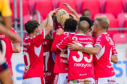 Kalmars Carl Gustafsson jublar