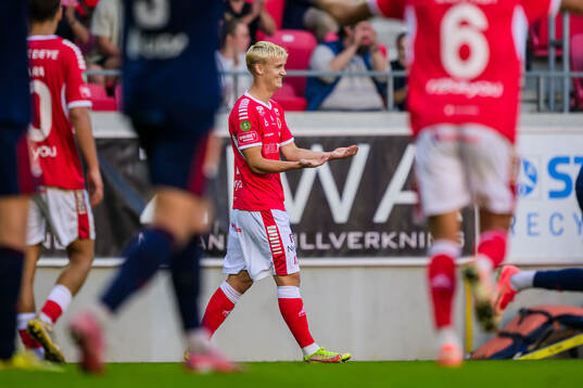Kalmars Carl Gustafsson jublar