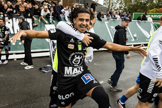Örebros Hasan Dana jublar