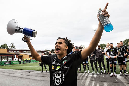 Örebros Hasan Dana jublar