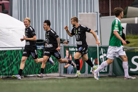 Örebros Antonio Yakoub jublar