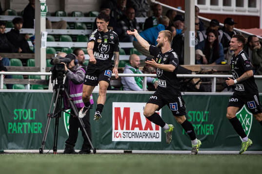 Örebros Antonio Yakoub jublar