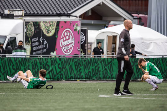 Brages Lorik Konjuhi och Gustav Berggren deppar