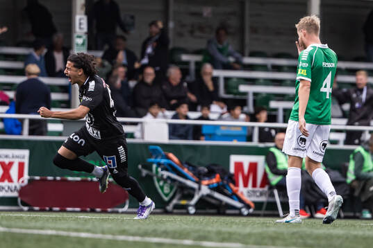 Örebros Hasan Dana jublar och Brages Malte Persson deppar