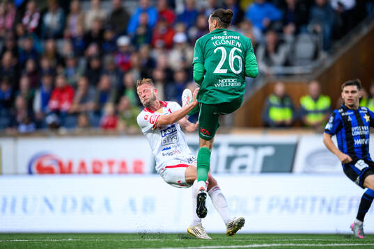 Degerfors Daniel Sundgren och målvakt Matvei Igonen