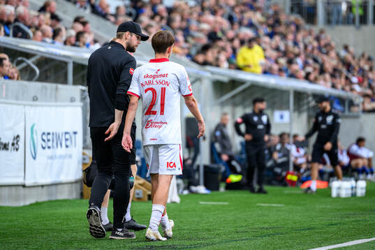 Degerfors Kazper Karlsson utgår skadad