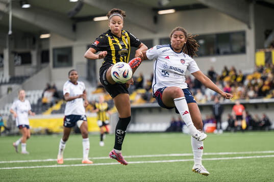 Häckens Felicia Schröder och Rosengårds Jo-Anne Agbor