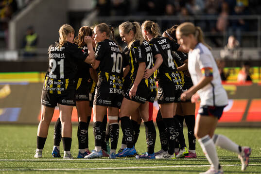 Häckens spelare jublar