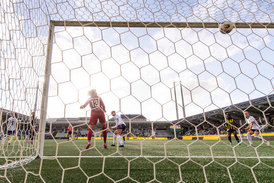 Häckens Felicia Schröder gör 1-0 bakom Rosengårds