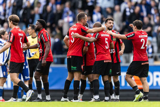 Brommapojkarnas spelare jublar