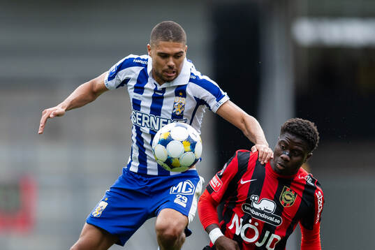 IFK Göteborgs Thomas Santos och Brommapojkarnas Issiaga
