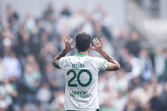 Hammarbys Nahir Besara jublar