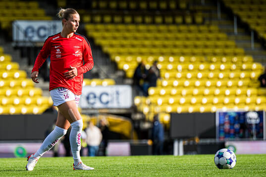 Dilja Yr Zomers of Brann warms up