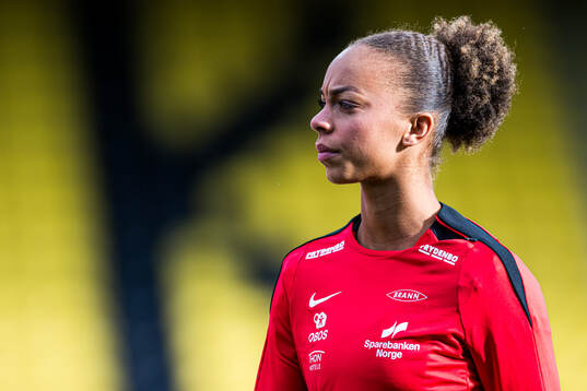 Josefine Birkelund of Brann warms up