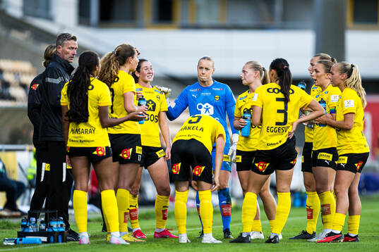 André Bergdølmo, head coach of LSK Kvinner, Klara