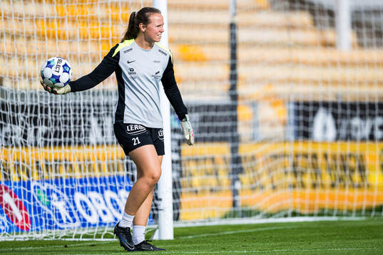 Sandra Stavenes of Brann warms up