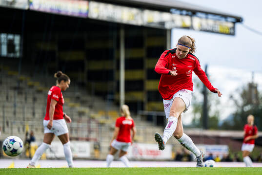 Signe Gaupset of Brann warms up