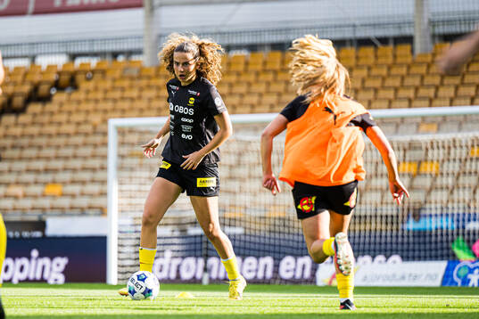 Sarah Tofft of LSK Kvinner warms up