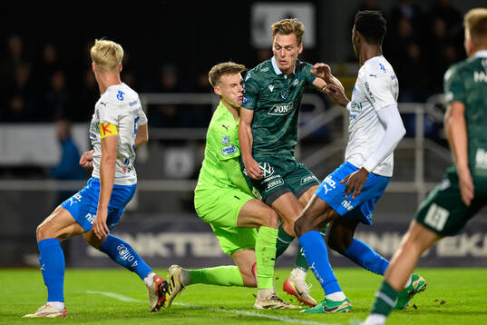 Värnamos målvakt Hugo Keto och Halmstads Villiam Granath