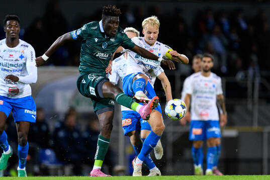 Halmstads Emmanuel Yeboah och Värnamos Victor Larsson
