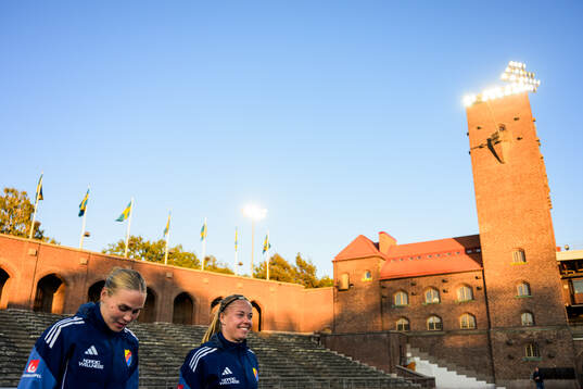 Djurgårdens Nanne Ruuskanen och Therese Åsland