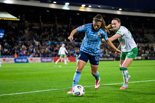 Djurgårdens Alexsandra Lobanova och Hammarbys Vilde Hasund