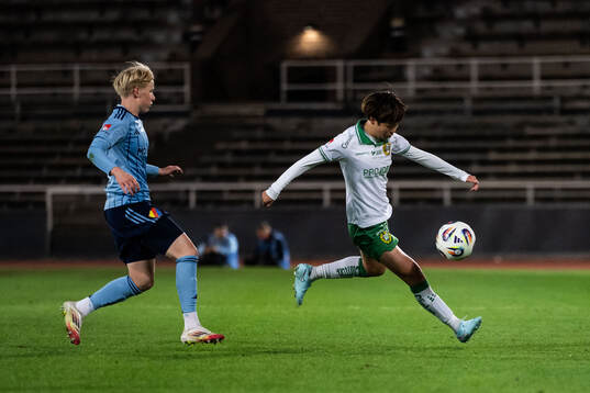 Djurgårdens Olivia Ulenius och Hammarbys Asato Miyagawa