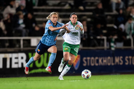 Djurgårdens Mimmi Larsson och Hammarbys Simone Boye