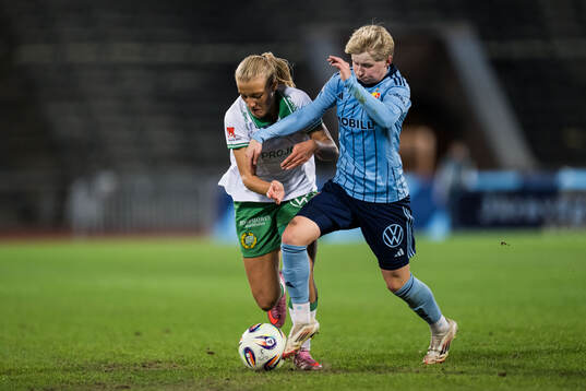 Hammarbys Smilla Holmberg och Djurgårdens Olivia Ulenius