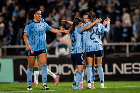 Djurgårdens Camille Ashe, Urara Watanabe, Casey Yujin