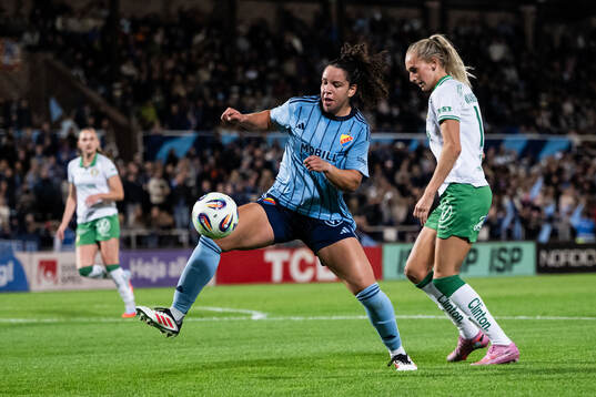 Djurgårdens Camille Ashe och Hammarbys Ellen Wangerheim