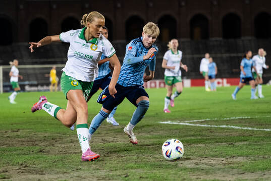 Hammarbys Smilla Holmberg och Djurgårdens Olivia Ulenius