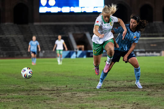 Hammarbys Smilla Holmberg och Djurgårdens Annika Svensson