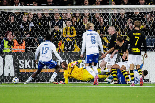 IFK Norrköpings Max Watson gör 1-0 på AIKs Kristoffer