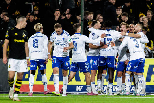 IFK Norrköpings Alexander Fransson jublar med lagkamrater