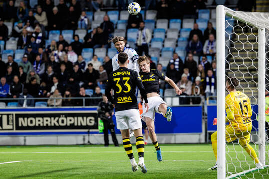 IFK Norrköpings Christoffer Nyman och AIKs Yannick Geiger