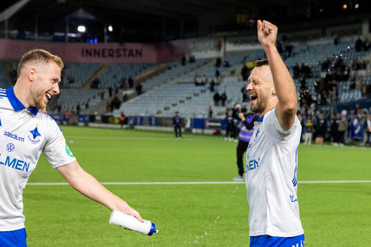 IFK Norrköpings Kevin Höög Jansson och Max Watson jublar
