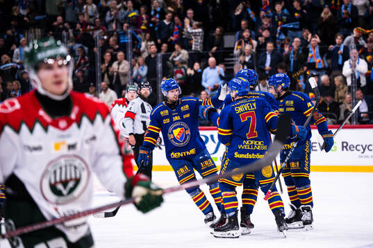 Djurgårdens August Berg jublar med Jacob Josefson och