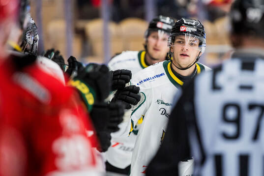 Östersunds Dennis Värmhed jublar