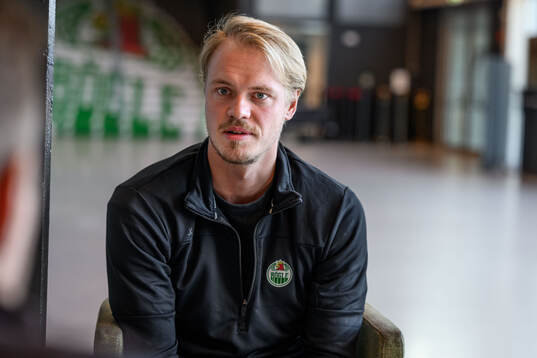 Rögles assisterande tränare i U16 Jakob Bondesson