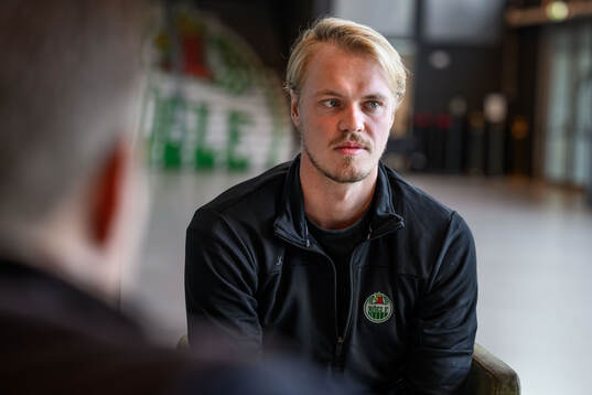 Rögles assisterande tränare i U16 Jakob Bondesson