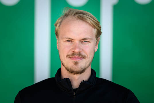 Rögles assisterande tränare i U16 Jakob Bondesson