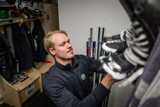 Rögles assisterande tränare i U16 Jakob Bondesson