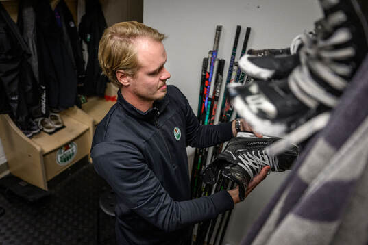 Rögles assisterande tränare i U16 Jakob Bondesson